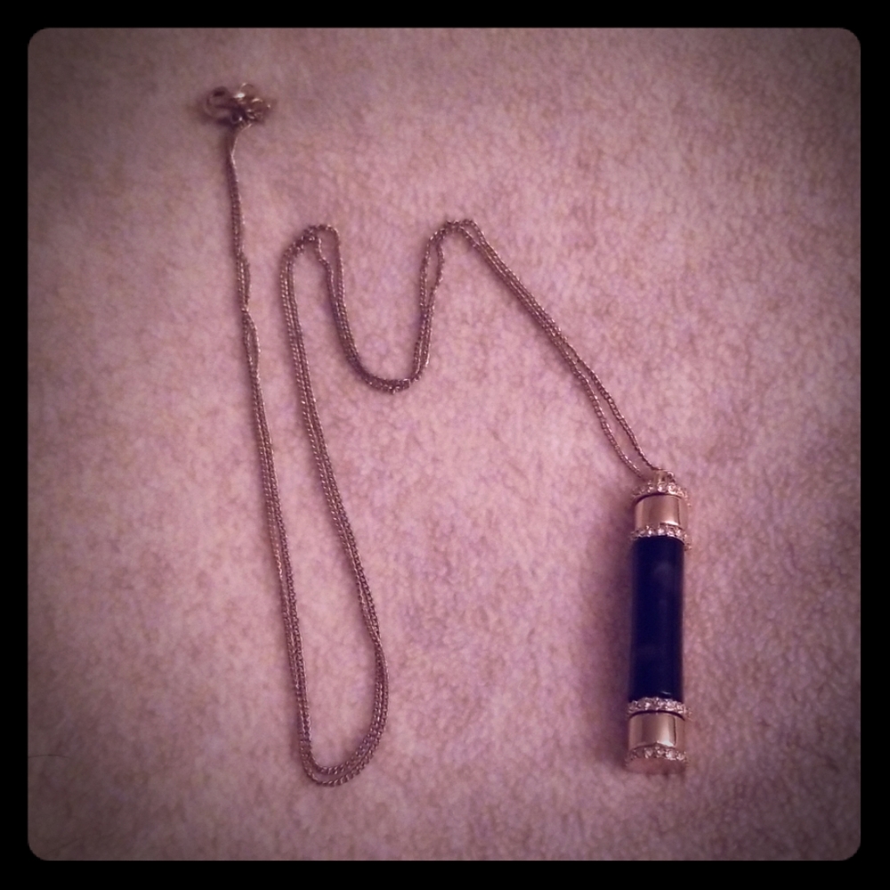Banana Republic long necklace